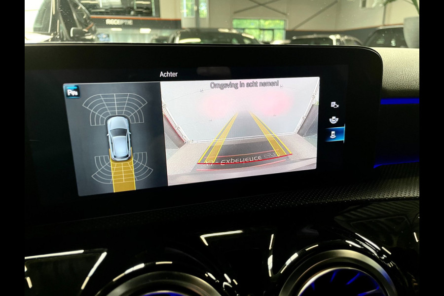 Mercedes-Benz A-Klasse 180 Premium Plus 35 AMG-Aerodynamic PANO NAP