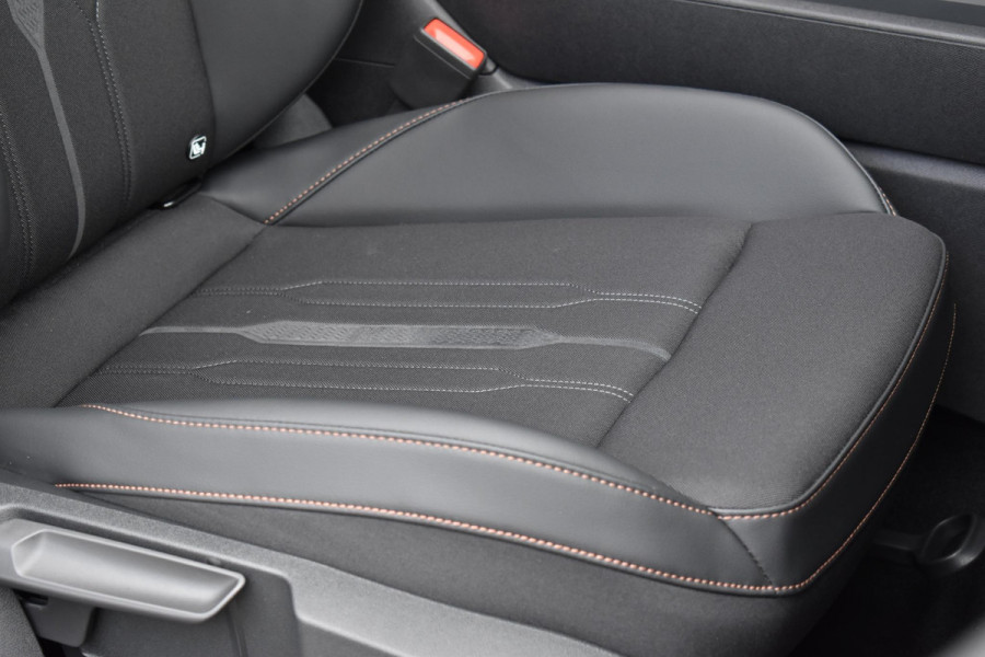 CUPRA Leon 1.4 e-Hybrid VZ Business Pano Keyless Lane Camera