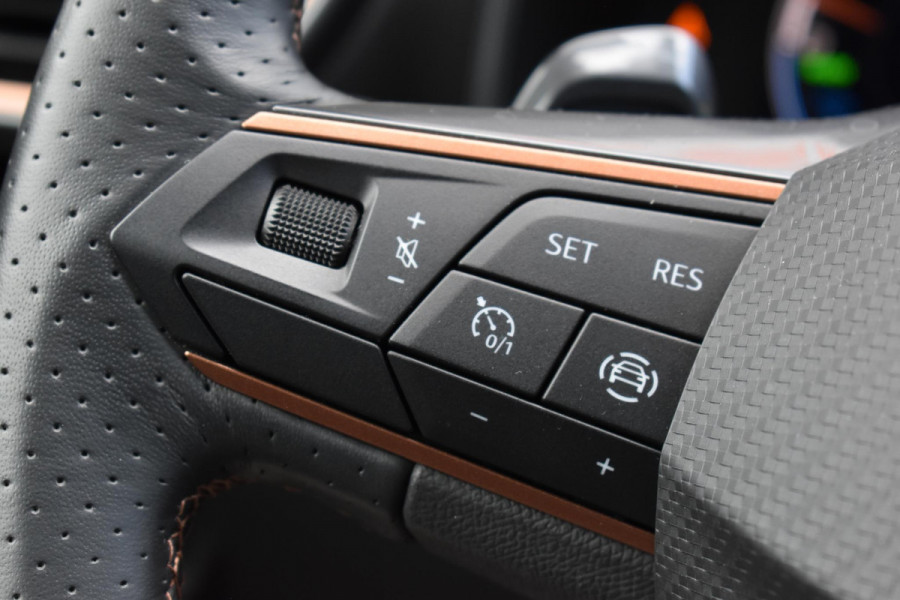 CUPRA Leon 1.4 e-Hybrid VZ Business Pano Keyless Lane Camera