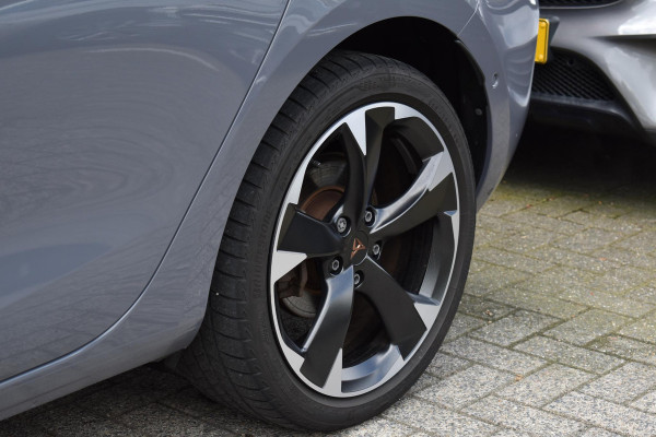CUPRA Leon 1.4 e-Hybrid VZ Business Pano Keyless Lane Camera