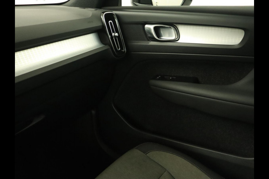 Volvo XC40 1.5 T4 Recharge Inscription Expression | SOH 86,3% | Trekhaak | Carplay | Navigatie | Climate control | Parkeerhulp | Cruise control | Full LED | PHEV | Plug In