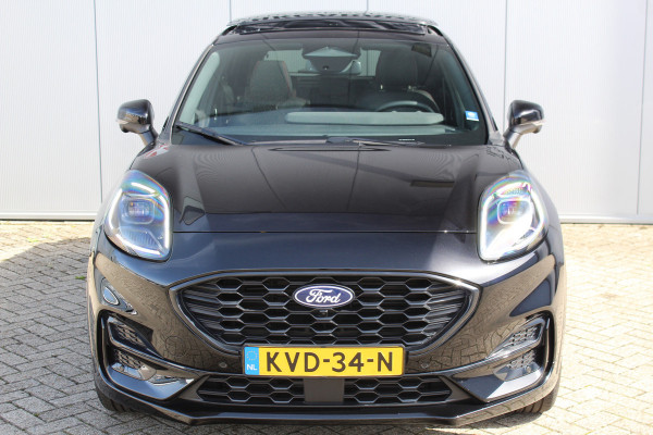 Ford Puma 1.0-125pk EcoBoost Mild-Hybrid ST-Line X. Fabr. garantie t/m 13-11-2029 ! Slechts 4.000km ! Autm. airco, adapt. cruise cntrl, navigatie, telefoonvoorb., elektr. pano-dak, stoel-, stuur- en voorraamverw., side- en lane assist, LED verl. etc.