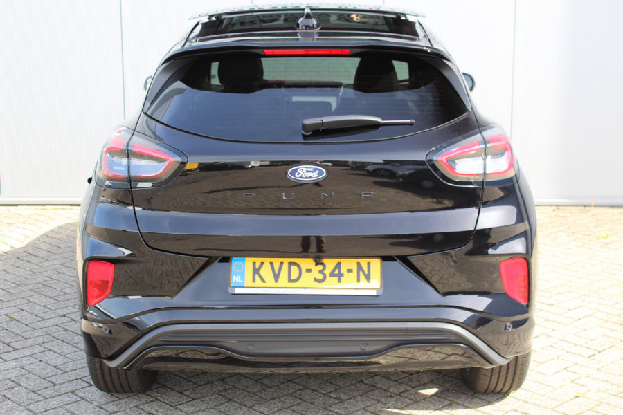 Ford Puma 1.0-125pk EcoBoost Mild-Hybrid ST-Line X. Fabr. garantie t/m 13-11-2029 ! Slechts 4.000km ! Autm. airco, adapt. cruise cntrl, navigatie, telefoonvoorb., elektr. pano-dak, stoel-, stuur- en voorraamverw., side- en lane assist, LED verl. etc.