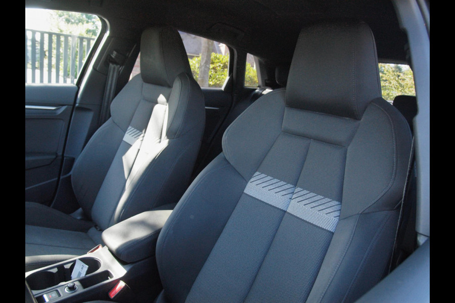 Audi A3 Sportback 40 TFSI e Business edition | Apple Carplay | Sportstoelen | DAB | Navi | NL-Auto |