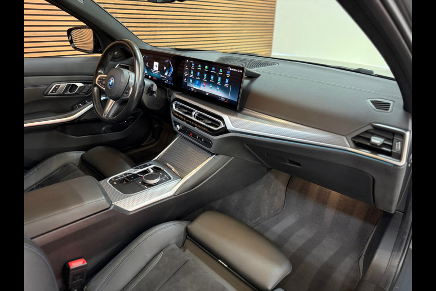 BMW 3 Serie Touring 330e M-Sport Pro | LCI | Dravitgrau | 292PK | Plug-in Hybrid |Carplay | 19” | Harman Kardon | Trekhaak