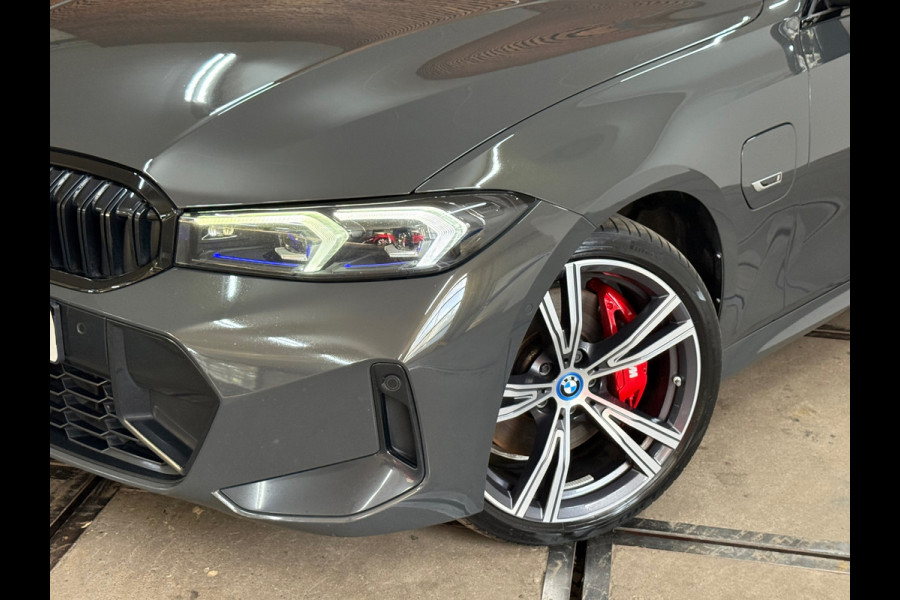 BMW 3 Serie Touring 330e M-Sport Pro | LCI | Dravitgrau | 292PK | Plug-in Hybrid |Carplay | 19” | Harman Kardon | Trekhaak