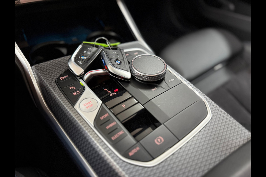 BMW 3 Serie Touring 330e M-Sport Pro | LCI | Dravitgrau | 292PK | Plug-in Hybrid |Carplay | 19” | Harman Kardon | Trekhaak