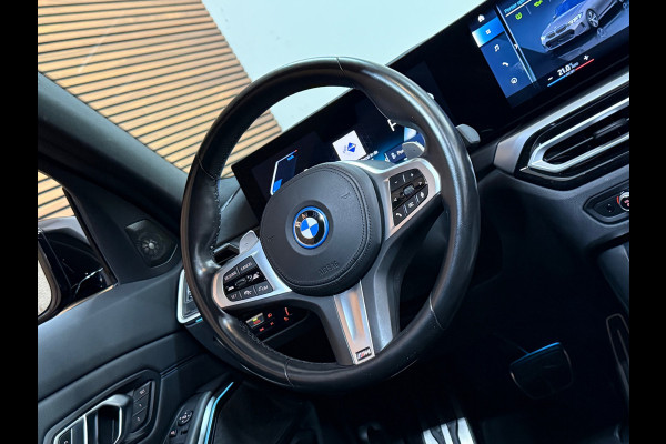 BMW 3 Serie Touring 330e M-Sport Pro | LCI | Dravitgrau | 292PK | Plug-in Hybrid |Carplay | 19” | Harman Kardon | Trekhaak