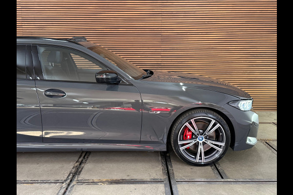 BMW 3 Serie Touring 330e M-Sport Pro | LCI | Dravitgrau | 292PK | Plug-in Hybrid |Carplay | 19” | Harman Kardon | Trekhaak