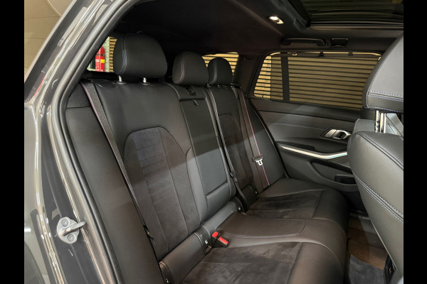 BMW 3 Serie Touring 330e M-Sport Pro | LCI | Dravitgrau | 292PK | Plug-in Hybrid |Carplay | 19” | Harman Kardon | Trekhaak