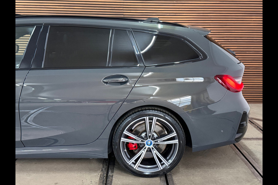 BMW 3 Serie Touring 330e M-Sport Pro | LCI | Dravitgrau | 292PK | Plug-in Hybrid |Carplay | 19” | Harman Kardon | Trekhaak