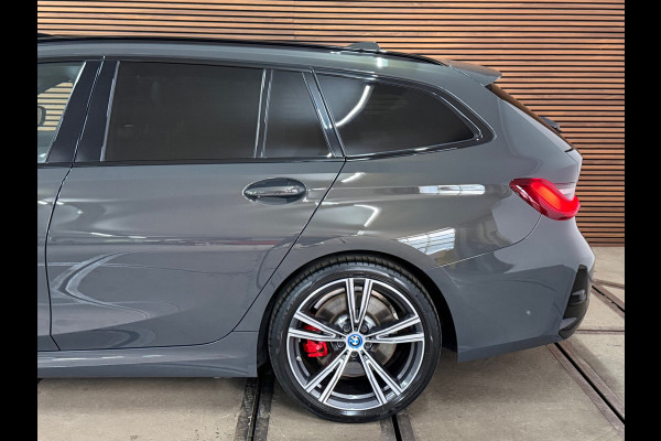 BMW 3 Serie Touring 330e M-Sport Pro | LCI | Dravitgrau | 292PK | Plug-in Hybrid |Carplay | 19” | Harman Kardon | Trekhaak