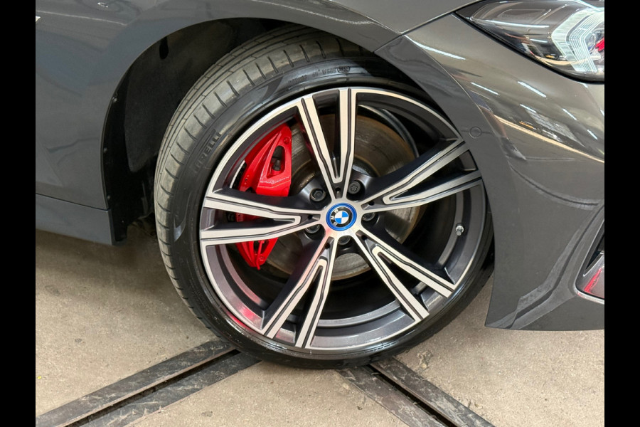 BMW 3 Serie Touring 330e M-Sport Pro | LCI | Dravitgrau | 292PK | Plug-in Hybrid |Carplay | 19” | Harman Kardon | Trekhaak