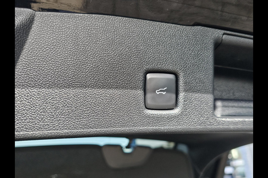 Ford Kuga 2.5 PHEV Vignale 225 pk | Trekhaak Wegklapbaar | 20" velgen | Adaptive cruise | Blind spot | Winterpack | Full led | Vol leder etc.