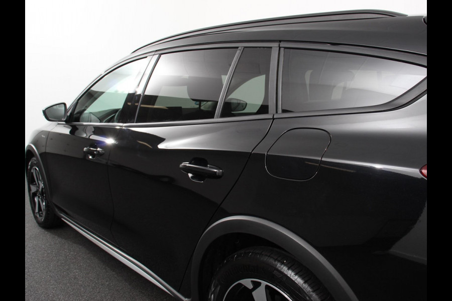 Ford FOCUS Wagon 1.0 EcoBoost 155pk Automaat Hybrid Active X Navigatie Climate Control Camera Parkeer sensoren B&O Dab Led Lichtmetalen velgen Dab Led