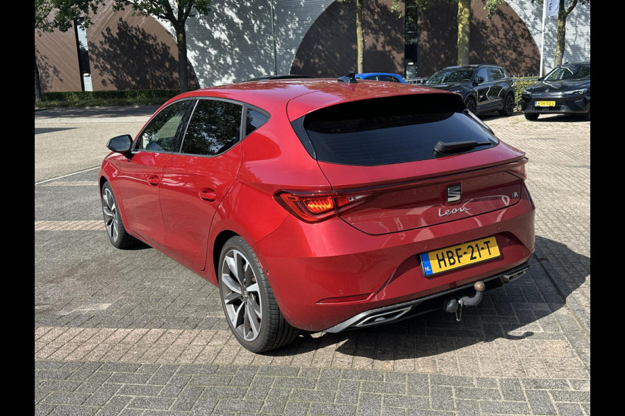 Seat Leon 1.5 eTSI FR VAN:22.900,- VOOR:19.877,- UW HERFSTVOORDEEL:3.023,- 150PK | STOEL + STUURVERWARMING |ACHTERUIT RIJ CAMERA | KEYLESS | DODEHOEK | APPLECARPLAY\AINDROID AUTO | TREKHAAK | RIJKLAAR GELEVERD MET 12 MND BOVAG GARANTIE | ADAP. CRUISE |