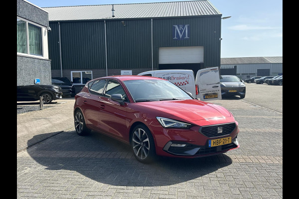 Seat Leon 1.5 eTSI FR VAN:22.900,- VOOR:19.877,- UW HERFSTVOORDEEL:3.023,- 150PK | STOEL + STUURVERWARMING |ACHTERUIT RIJ CAMERA | KEYLESS | DODEHOEK | APPLECARPLAY\AINDROID AUTO | TREKHAAK | RIJKLAAR GELEVERD MET 12 MND BOVAG GARANTIE | ADAP. CRUISE |