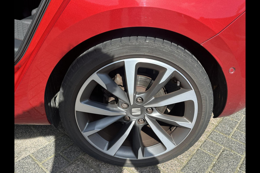 Seat Leon 1.5 eTSI FR VAN:22.900,- VOOR:19.877,- UW HERFSTVOORDEEL:3.023,- 150PK | STOEL + STUURVERWARMING |ACHTERUIT RIJ CAMERA | KEYLESS | DODEHOEK | APPLECARPLAY\AINDROID AUTO | TREKHAAK | RIJKLAAR GELEVERD MET 12 MND BOVAG GARANTIE | ADAP. CRUISE |