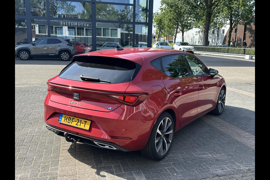 Seat Leon 1.5 eTSI FR VAN:22.900,- VOOR:19.877,- UW HERFSTVOORDEEL:3.023,- 150PK | STOEL + STUURVERWARMING |ACHTERUIT RIJ CAMERA | KEYLESS | DODEHOEK | APPLECARPLAY\AINDROID AUTO | TREKHAAK | RIJKLAAR GELEVERD MET 12 MND BOVAG GARANTIE | ADAP. CRUISE |