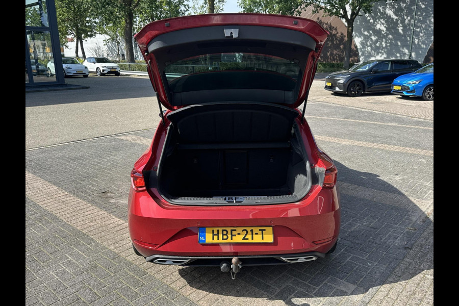 Seat Leon 1.5 eTSI FR VAN:22.900,- VOOR:19.877,- UW HERFSTVOORDEEL:3.023,- 150PK | STOEL + STUURVERWARMING |ACHTERUIT RIJ CAMERA | KEYLESS | DODEHOEK | APPLECARPLAY\AINDROID AUTO | TREKHAAK | RIJKLAAR GELEVERD MET 12 MND BOVAG GARANTIE | ADAP. CRUISE |