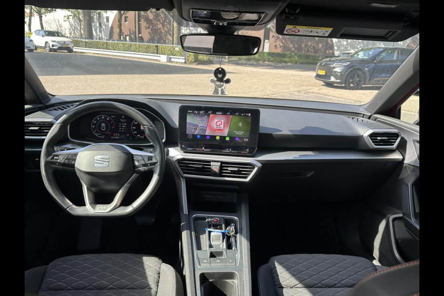 Seat Leon 1.5 eTSI FR VAN:22.900,- VOOR:19.877,- UW HERFSTVOORDEEL:3.023,- 150PK | STOEL + STUURVERWARMING |ACHTERUIT RIJ CAMERA | KEYLESS | DODEHOEK | APPLECARPLAY\AINDROID AUTO | TREKHAAK | RIJKLAAR GELEVERD MET 12 MND BOVAG GARANTIE | ADAP. CRUISE |