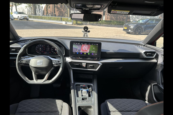 Seat Leon 1.5 eTSI FR VAN:22.900,- VOOR:19.877,- UW HERFSTVOORDEEL:3.023,- 150PK | STOEL + STUURVERWARMING |ACHTERUIT RIJ CAMERA | KEYLESS | DODEHOEK | APPLECARPLAY\AINDROID AUTO | TREKHAAK | RIJKLAAR GELEVERD MET 12 MND BOVAG GARANTIE | ADAP. CRUISE |
