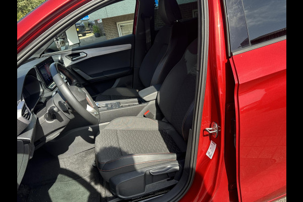 Seat Leon 1.5 eTSI FR VAN:22.900,- VOOR:19.877,- UW HERFSTVOORDEEL:3.023,- 150PK | STOEL + STUURVERWARMING |ACHTERUIT RIJ CAMERA | KEYLESS | DODEHOEK | APPLECARPLAY\AINDROID AUTO | TREKHAAK | RIJKLAAR GELEVERD MET 12 MND BOVAG GARANTIE | ADAP. CRUISE |
