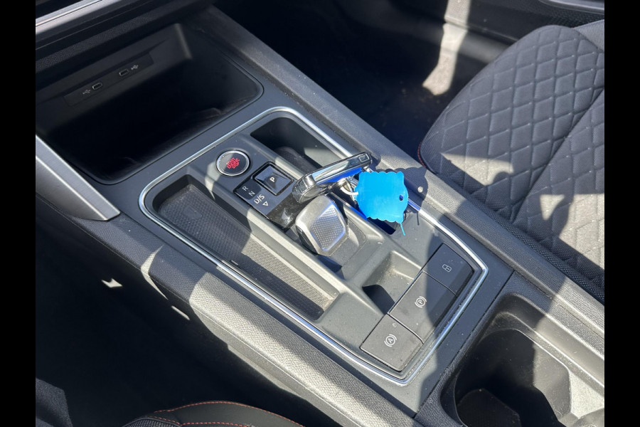 Seat Leon 1.5 eTSI FR VAN:22.900,- VOOR:19.877,- UW HERFSTVOORDEEL:3.023,- 150PK | STOEL + STUURVERWARMING |ACHTERUIT RIJ CAMERA | KEYLESS | DODEHOEK | APPLECARPLAY\AINDROID AUTO | TREKHAAK | RIJKLAAR GELEVERD MET 12 MND BOVAG GARANTIE | ADAP. CRUISE |