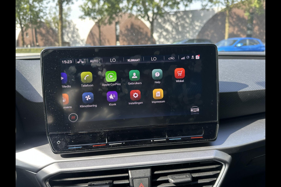 Seat Leon 1.5 eTSI FR VAN:22.900,- VOOR:19.877,- UW HERFSTVOORDEEL:3.023,- 150PK | STOEL + STUURVERWARMING |ACHTERUIT RIJ CAMERA | KEYLESS | DODEHOEK | APPLECARPLAY\AINDROID AUTO | TREKHAAK | RIJKLAAR GELEVERD MET 12 MND BOVAG GARANTIE | ADAP. CRUISE |