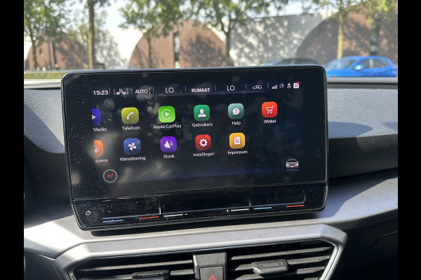 Seat Leon 1.5 eTSI FR VAN:22.900,- VOOR:19.877,- UW HERFSTVOORDEEL:3.023,- 150PK | STOEL + STUURVERWARMING |ACHTERUIT RIJ CAMERA | KEYLESS | DODEHOEK | APPLECARPLAY\AINDROID AUTO | TREKHAAK | RIJKLAAR GELEVERD MET 12 MND BOVAG GARANTIE | ADAP. CRUISE |