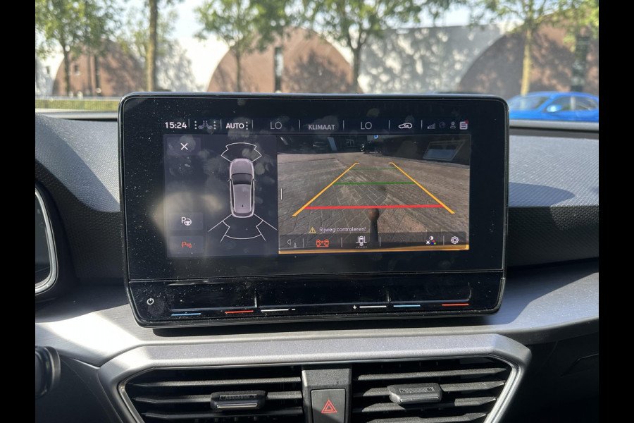 Seat Leon 1.5 eTSI FR VAN:22.900,- VOOR:19.877,- UW HERFSTVOORDEEL:3.023,- 150PK | STOEL + STUURVERWARMING |ACHTERUIT RIJ CAMERA | KEYLESS | DODEHOEK | APPLECARPLAY\AINDROID AUTO | TREKHAAK | RIJKLAAR GELEVERD MET 12 MND BOVAG GARANTIE | ADAP. CRUISE |
