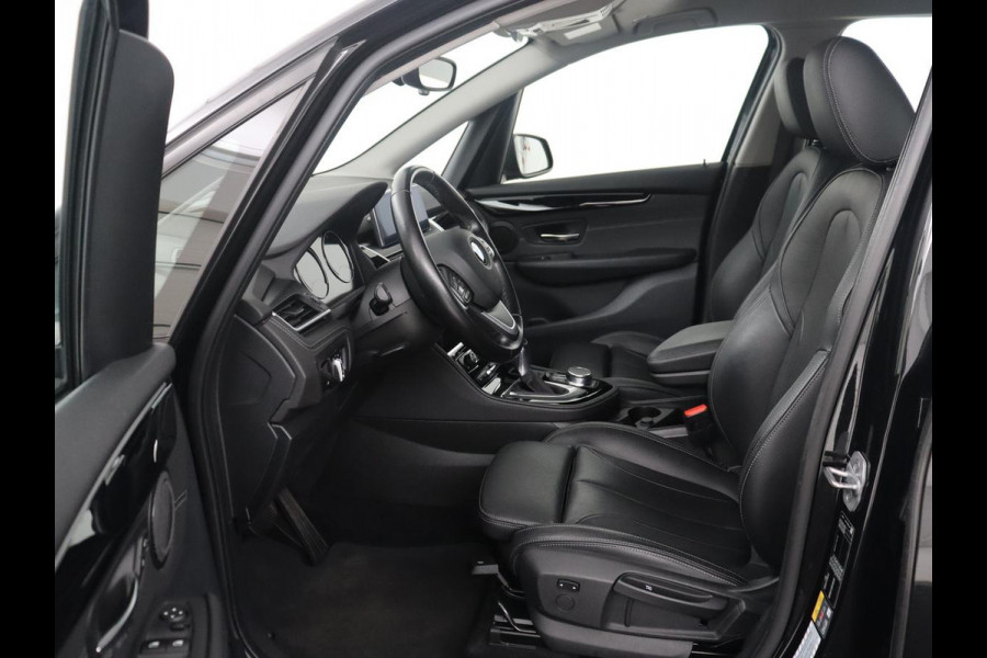 BMW 2 Serie Active Tourer 225xe iPerformance High Executive | Leder | Head up | Stoelverwarming | Camera | Park assist | Sfeerverlichting | Climate control | Full LED |