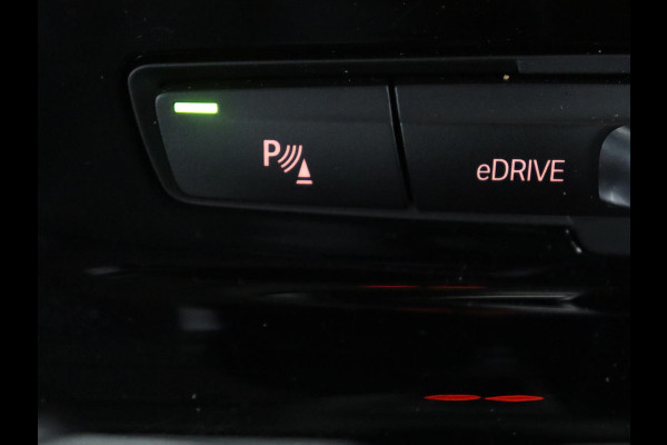 BMW 2 Serie Active Tourer 225xe iPerformance High Executive | Leder | Head up | Stoelverwarming | Camera | Park assist | Sfeerverlichting | Climate control | Full LED |