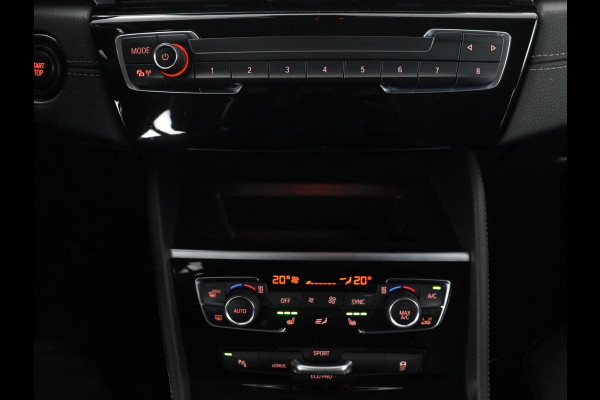 BMW 2 Serie Active Tourer 225xe iPerformance High Executive | Leder | Head up | Stoelverwarming | Camera | Park assist | Sfeerverlichting | Climate control | Full LED |
