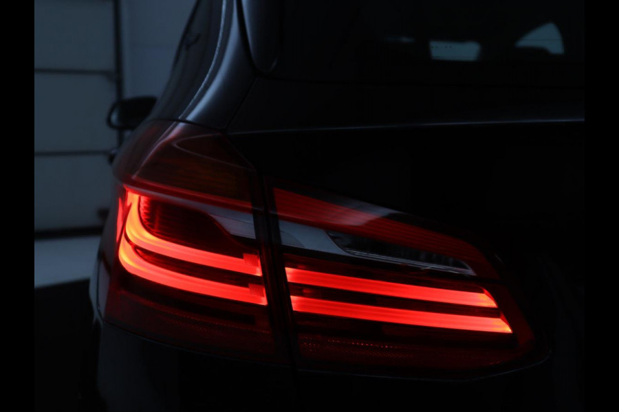 BMW 2 Serie Active Tourer 225xe iPerformance High Executive | Leder | Head up | Stoelverwarming | Camera | Park assist | Sfeerverlichting | Climate control | Full LED |