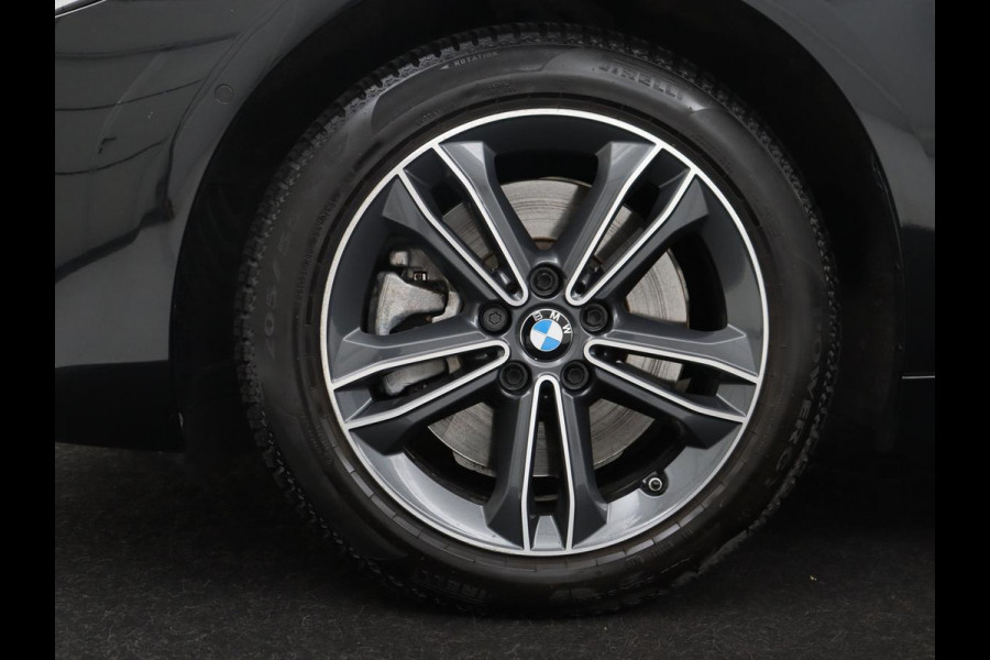 BMW 2 Serie Active Tourer 225xe iPerformance High Executive | Leder | Head up | Stoelverwarming | Camera | Park assist | Sfeerverlichting | Climate control | Full LED |