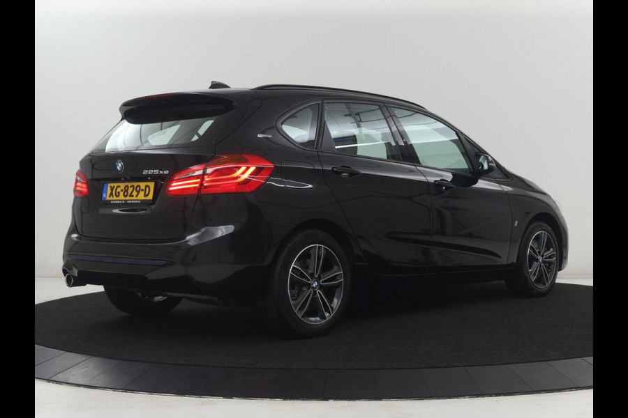 BMW 2 Serie Active Tourer 225xe iPerformance High Executive | Leder | Head up | Stoelverwarming | Camera | Park assist | Sfeerverlichting | Climate control | Full LED |