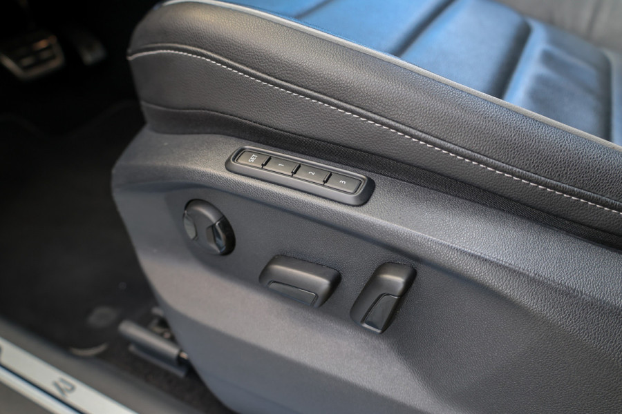 Volkswagen Tiguan 1.4 TSI eHybrid R-Line Business+ | BTW | PANO | LEDER | 2X MEMORY | ELEK.TREKHAAK |
