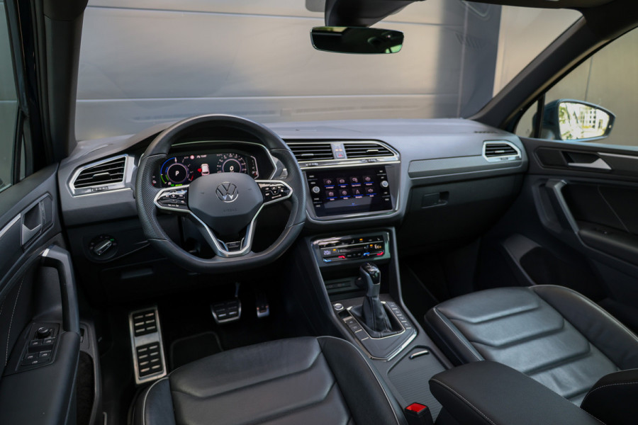 Volkswagen Tiguan 1.4 TSI eHybrid R-Line Business+ | BTW | PANO | LEDER | 2X MEMORY | ELEK.TREKHAAK |