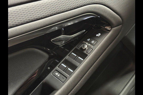 Land Rover Range Rover Evoque 1.5 P300e AWD SE | Stoelverwarming | Camera | Carplay | HUD
