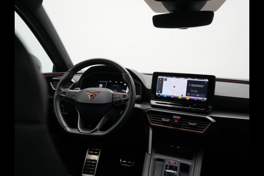CUPRA Leon Sportstourer 1.4 e-Hybrid PHEV 245pk Dealer O.H | Trekhaak | Adaptive Cruise | Sportstoelen & Stuur Verwarmd | Apple Carplay | Sfeerverlichting | Keyless | Virtual | Navigatie | DAB | 19"L.M |