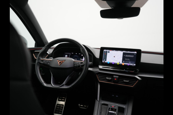 CUPRA Leon Sportstourer 1.4 e-Hybrid PHEV 245pk Dealer O.H | Trekhaak | Adaptive Cruise | Sportstoelen & Stuur Verwarmd | Apple Carplay | Sfeerverlichting | Keyless | Virtual | Navigatie | DAB | 19"L.M |