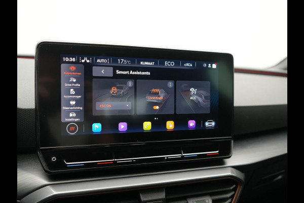 CUPRA Leon Sportstourer 1.4 e-Hybrid PHEV 245pk Dealer O.H | Trekhaak | Adaptive Cruise | Sportstoelen & Stuur Verwarmd | Apple Carplay | Sfeerverlichting | Keyless | Virtual | Navigatie | DAB | 19"L.M |