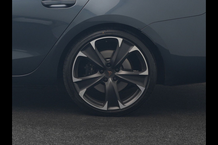CUPRA Leon Sportstourer 1.4 e-Hybrid PHEV 245pk Dealer O.H | Trekhaak | Adaptive Cruise | Sportstoelen & Stuur Verwarmd | Apple Carplay | Sfeerverlichting | Keyless | Virtual | Navigatie | DAB | 19"L.M |