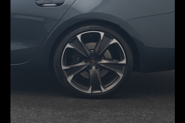 CUPRA Leon Sportstourer 1.4 e-Hybrid PHEV 245pk Dealer O.H | Trekhaak | Adaptive Cruise | Sportstoelen & Stuur Verwarmd | Apple Carplay | Sfeerverlichting | Keyless | Virtual | Navigatie | DAB | 19"L.M |