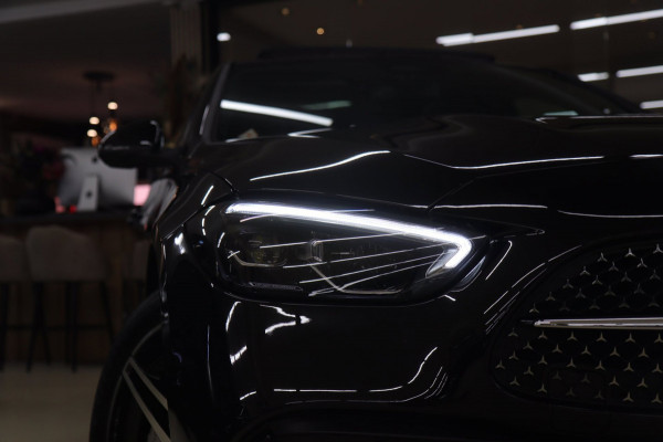 Mercedes-Benz C-Klasse 300 E AMG Line PANO/CARPLAY/SFEERV/CAMERA/BOMVOL