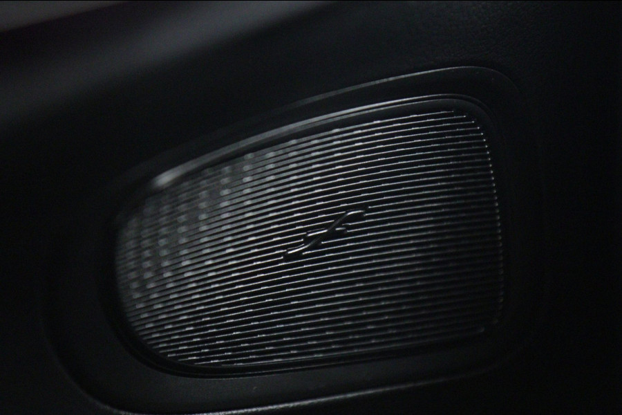 Mercedes-Benz C-Klasse 300 E AMG Line PANO/CARPLAY/SFEERV/CAMERA/BOMVOL