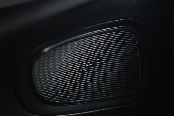 Mercedes-Benz C-Klasse 300 E AMG Line PANO/CARPLAY/SFEERV/CAMERA/BOMVOL