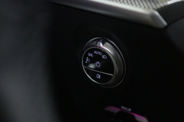 Mercedes-Benz C-Klasse 300 E AMG Line PANO/CARPLAY/SFEERV/CAMERA/BOMVOL