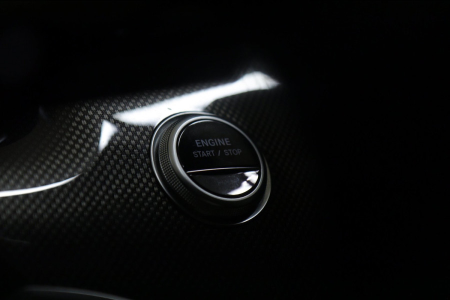 Mercedes-Benz C-Klasse 300 E AMG Line PANO/CARPLAY/SFEERV/CAMERA/BOMVOL